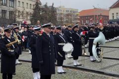 Składanie kwiatów na pl. Słowiańskim
