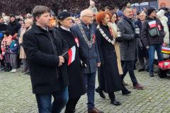 Składanie kwiatów na pl. Słowiańskim