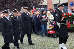 Składanie kwiatów na pl. Słowiańskim