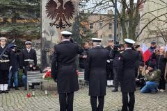 Składanie kwiatów na pl. Słowiańskim
