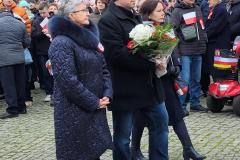 Składanie kwiatów na pl. Słowiańskim